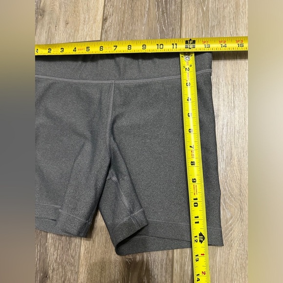 🛍️ Under armour Gray compression Heatgear shorts Size medium - Picture 4 of 5